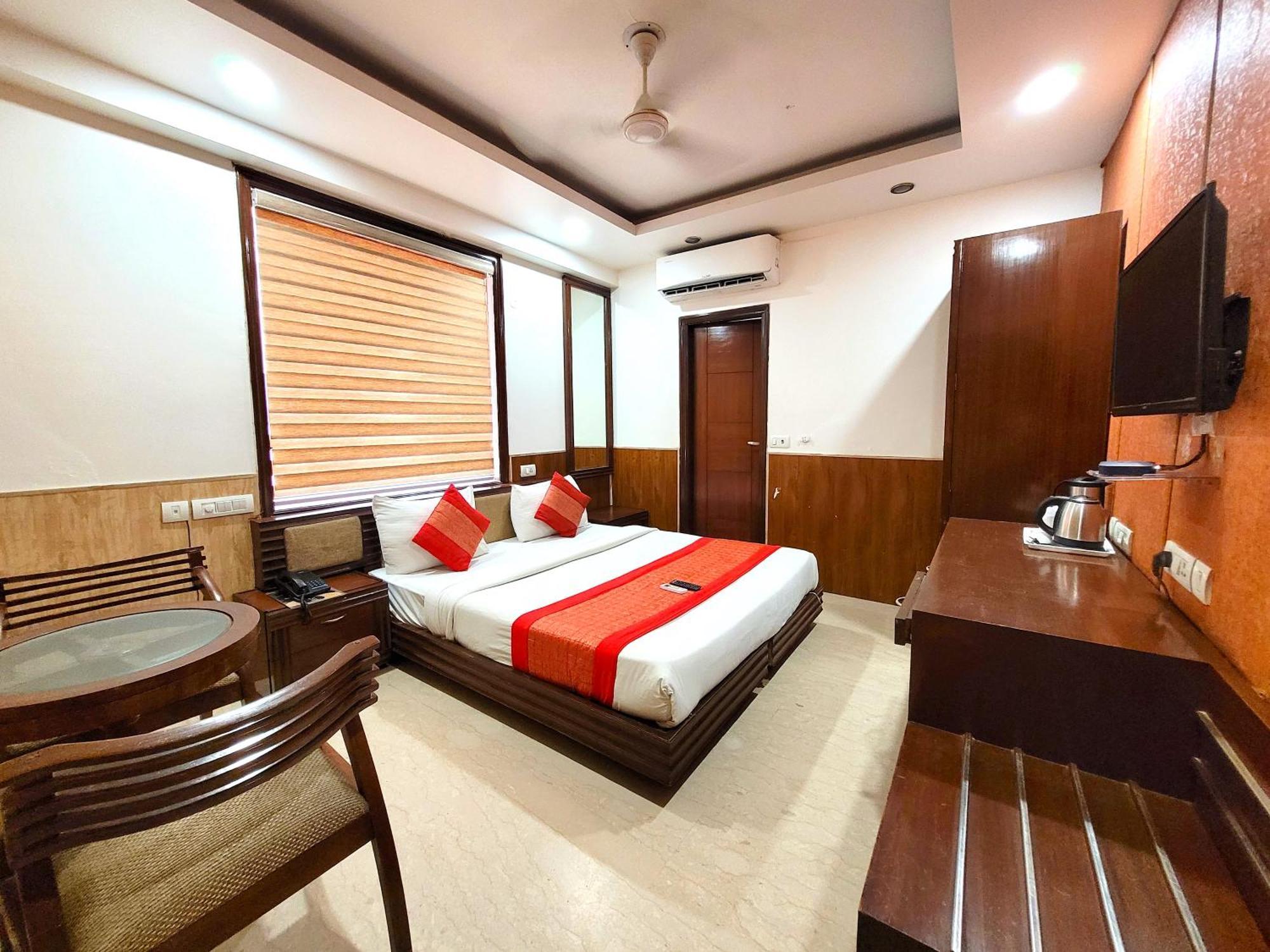 Hotel The Daanish Residency - Karol Bagh Нью-Дели Экстерьер фото