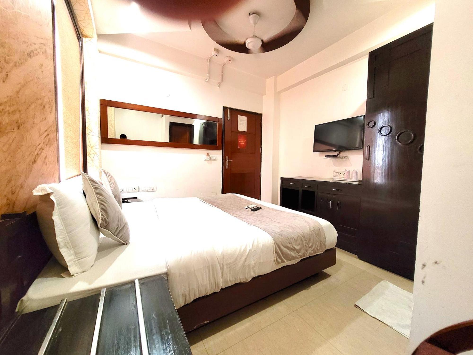 Hotel The Daanish Residency - Karol Bagh Нью-Дели Экстерьер фото