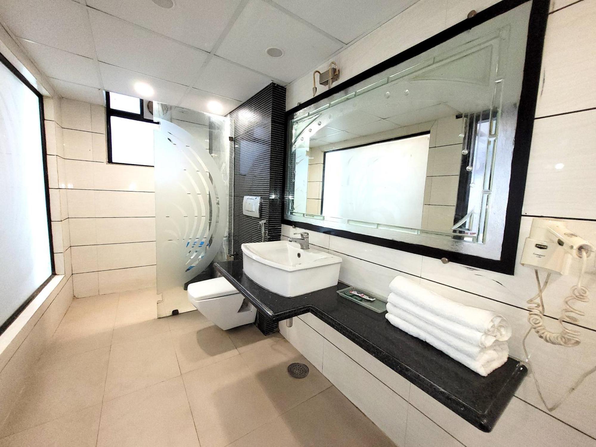 Hotel The Daanish Residency - Karol Bagh Нью-Дели Экстерьер фото