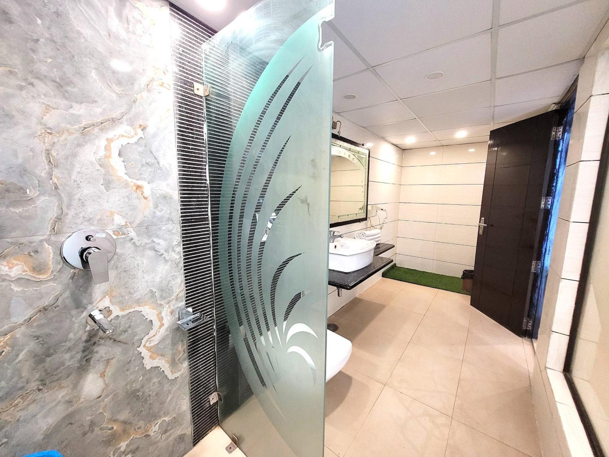 Hotel The Daanish Residency - Karol Bagh Нью-Дели Экстерьер фото