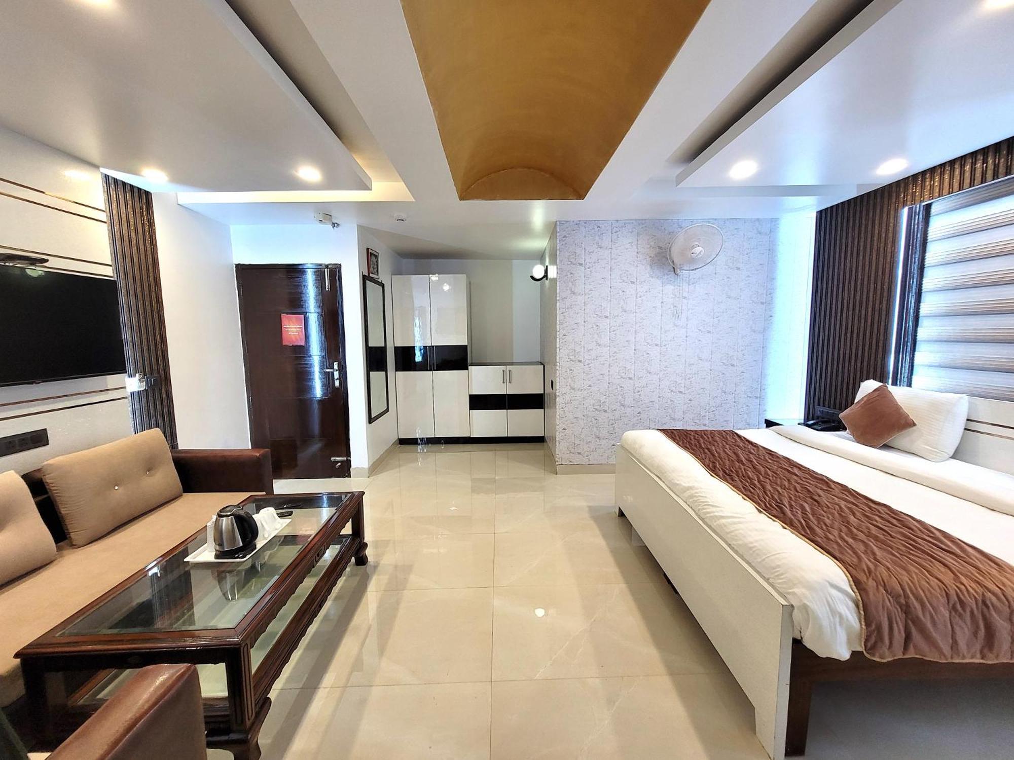 Hotel The Daanish Residency - Karol Bagh Нью-Дели Экстерьер фото