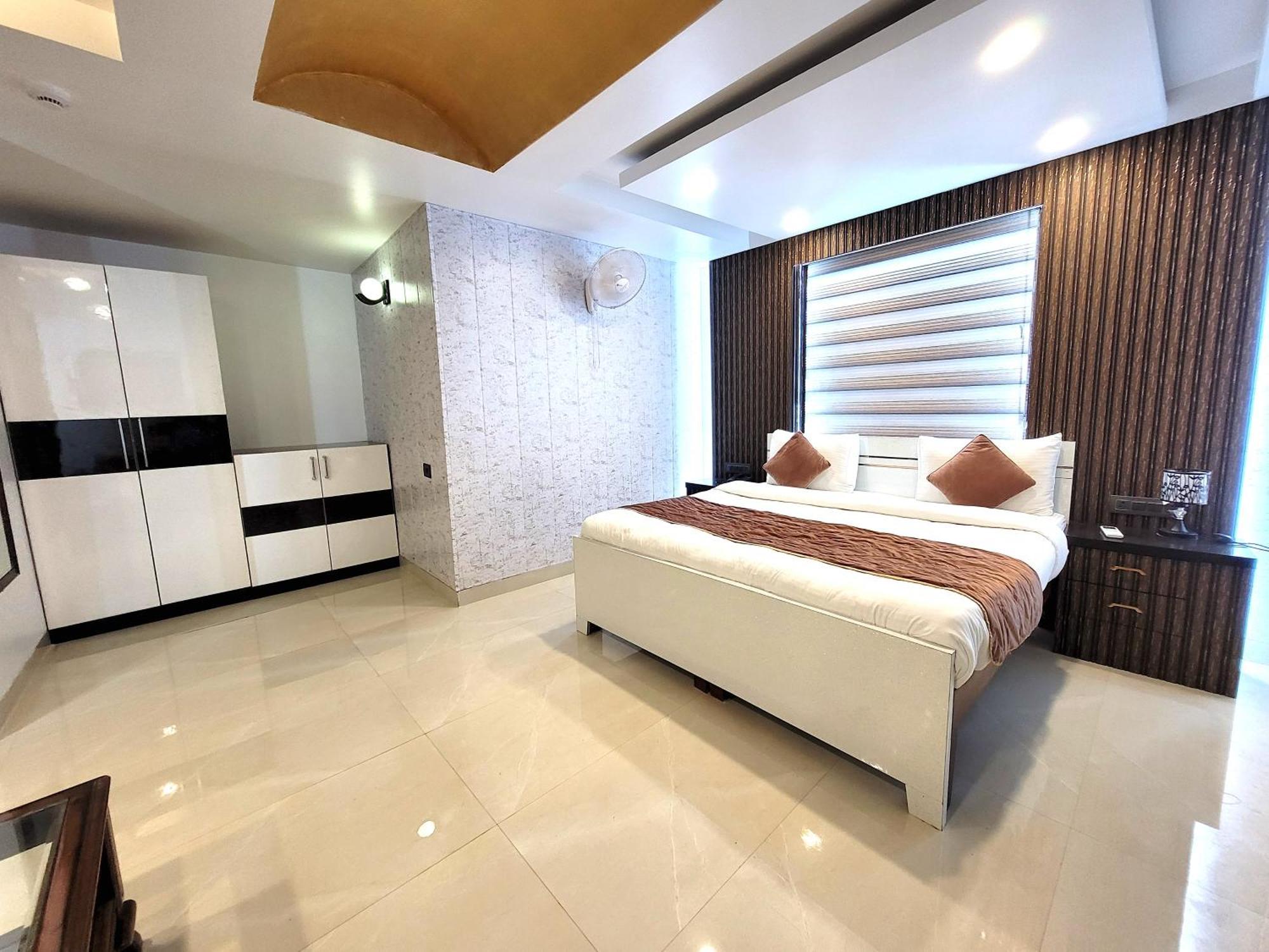 Hotel The Daanish Residency - Karol Bagh Нью-Дели Экстерьер фото