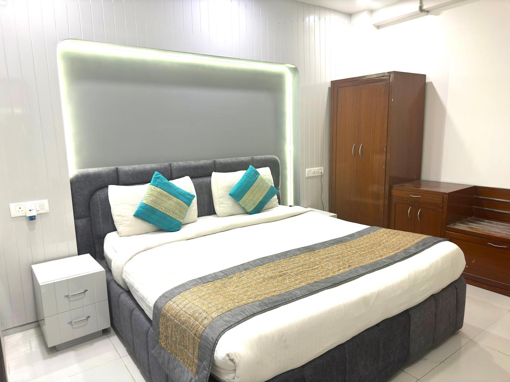 Hotel The Daanish Residency - Karol Bagh Нью-Дели Экстерьер фото